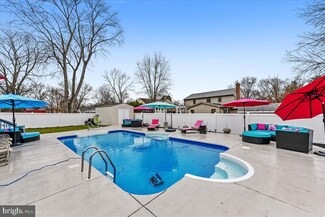 9808 Greenview Ln, Manassas, VA 20109