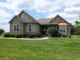 5671 Quarry Lake Dr SE, East Canton, OH 44730