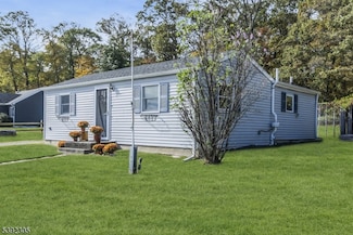 27 Parker Rd, Long Valley, NJ 07853