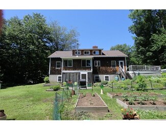 28 Beach Dr, Kingston, NH 03848