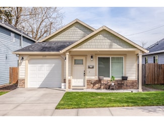 8319 NE Brazee St, Portland, OR 97220