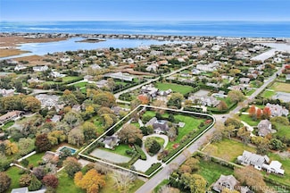22 Bayfield Ln, Westhampton Beach, NY 11978