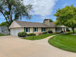 1915 M St, Aurora, NE 68818
