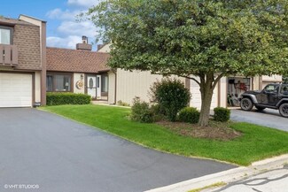 51 Westwood Ct, Indian Head Park, IL 60525