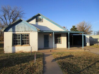 1021 W Cisco St, Munday, TX 76371