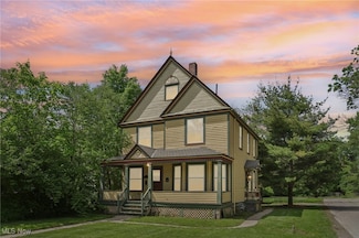 137 E Bridge St, Berea, OH 44017