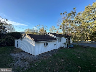 113 E 1st Ave, Everett, PA 15537