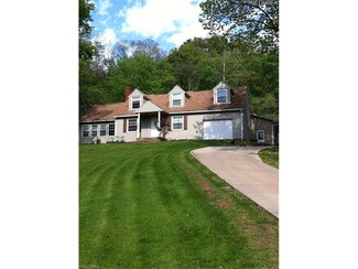 105 Starkey Dr, Newcomerstown, OH 43832