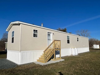 25 Hemlock Way, Valley Falls, NY 12185