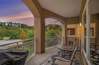 3800 N Mulberry Dr Unit 206, Kansas City, MO 64116