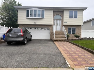 8 William St, Saddle Brook, NJ 07663