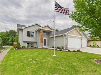 1214 Olivia St SE, New Prague, MN 56071