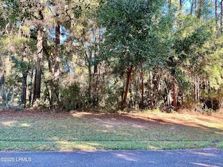 24 Little Creek Rd, Lady's Island, SC 29907