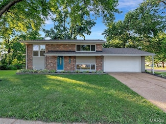 1778 San Miguel Ln, Fenton, MO 63026