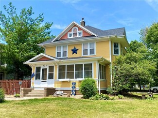 321 4th Ave, Grinnell, IA 50112