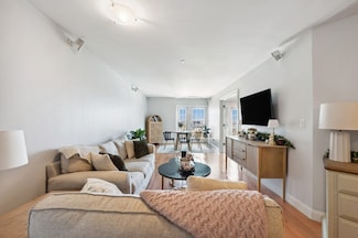 320 W 3rd St Unit 305, Boston, MA 02127