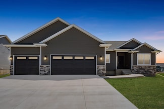 4531 Sonoma Dr, Cedar Falls, IA 50613