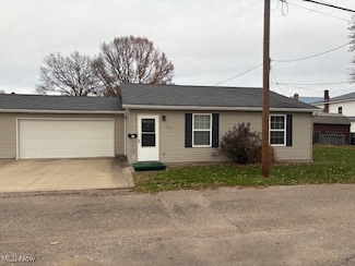 167 Cedar Ln NE, New Philadelphia, OH 44663