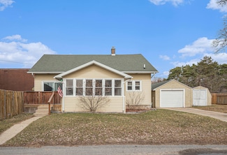 15 Daniel St SE, Grand Rapids, MI 49548