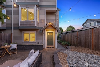 9239 Ashworth Ave N Unit B, Seattle, WA 98103