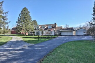 38 Taylor Rd, Honeoye Falls, NY 14472