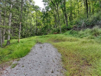 2127 Mallard Ln, Export, PA 15632