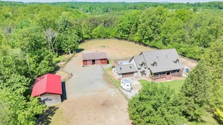 335 Bettys Creek Dr, Moneta, VA 24121