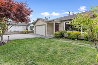 33 Asta Dr, Watsonville, CA 95076