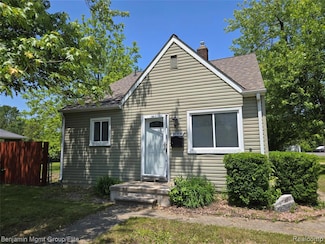 31710 Leona St, Garden City, MI 48135