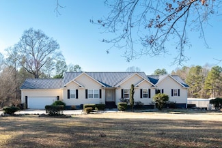 521 N Calhoun Shores Pkwy, Calhoun Falls, SC 29628