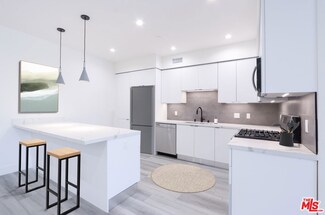 11800 Courtleigh Dr Unit 406, Los Angeles, CA 90066