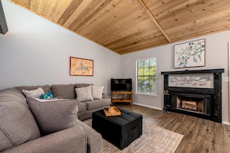 235 Ozark Mountain Resort Dr Unit 47, Kimberling City, MO 65686