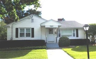 233 Bourn Ave, Somerset, MA 02726