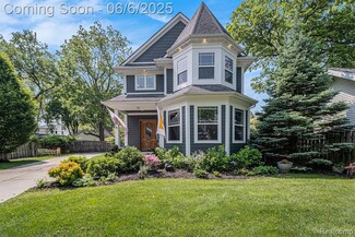 92 Kensington Blvd, Pleasant Ridge, MI 48069