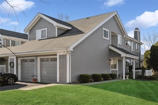 414 Lindsay Ln, Moriches, NY 11955