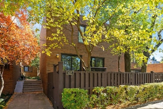 1615 N Vine St, Chicago, IL 60614