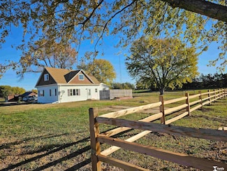 439 S 4th St, Geneva, NE 68361