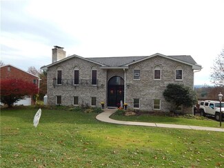 808 Longvue Dr, Houston, PA 15342