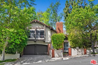 2881 Woodwardia Dr, Los Angeles, CA 90077