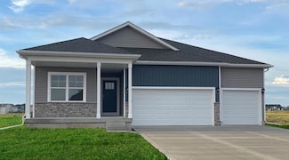 595 NW Stratford Dr, Waukee, IA 50263