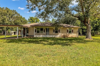 302 Channelview Dr, Anahuac, TX 77514
