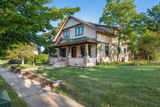 907 Lindell Ave, Petoskey, MI 49770