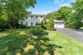 18 N Pasture Ln, Wakefield, RI 02879