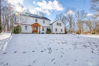 4 Raven Crest Dr, Bethel, CT 06801