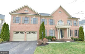 4452 Tuscany Ct, Woodbridge, VA 22192
