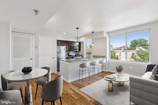 420 16th St SE Unit 301, Washington, DC 20003