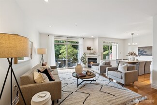 2551 Thorndyke Place W Unit 203, Seattle, WA 98199