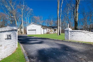 119 Hicks Ln, Great Neck, NY 11024