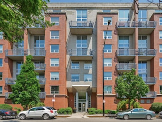 1100 W Montrose Ave Unit 207, Chicago, IL 60613