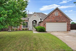 11709 S Forest Ct, Jenks, OK 74037